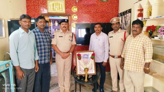 ప్రజల రక్షణ కోసం ప్రాణత్యాగం చేసిన పోలీసు అమరవీరుల సేవలు చిరస్మరణీయం....