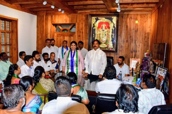 గ్రేటర్ విశాఖ ఎన్నికల్లో అత్యధిక స్థానాలు వైసిపి కైవశం చేసుకుంది   * మేయర్ గా వరుదు కళ్యాణి గెలుపు తథ్యం *