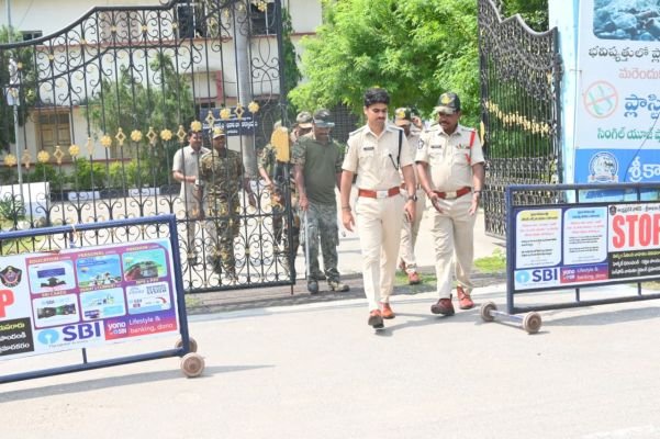 జెడ్పీటీసీ నామినేషన్ కేంద్రం వద్ద పటిష్ట భద్రత