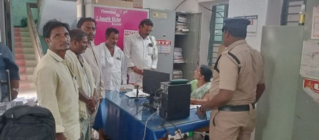 వైఎస్సార్‌సీపీ ఎంపీటీసీ అభ్యర్థిపై పోలీసుల జులుం!