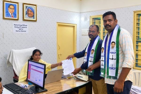 మార్టూరులో ఎంపీటీసీ నామినేషన్ల సందడి.. 52 మంది అభ్యర్థుల నామినేషన్లు!