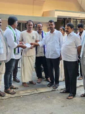 రెడ్ బుక్ రాజ్యాంగానికి నిదర్శనం స్థానిక సంస్థల ఎన్నికలలో దౌర్జన్యాలు*  *వైసీపీ అభ్యర్థులను గెలిపించండి*  *మాజీ మేయర్ మహమ్మద్ వసీం*