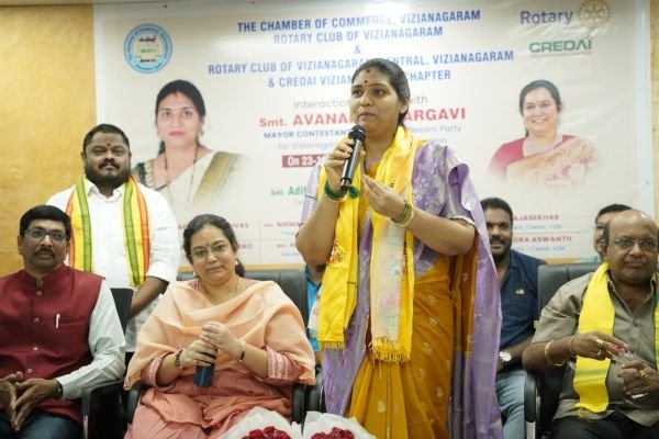 మీ ముందుకు వస్తాను..  మీ సమస్యలు వింటాను..  వాటి పరిష్కారానికి కృషి చేస్తాను..