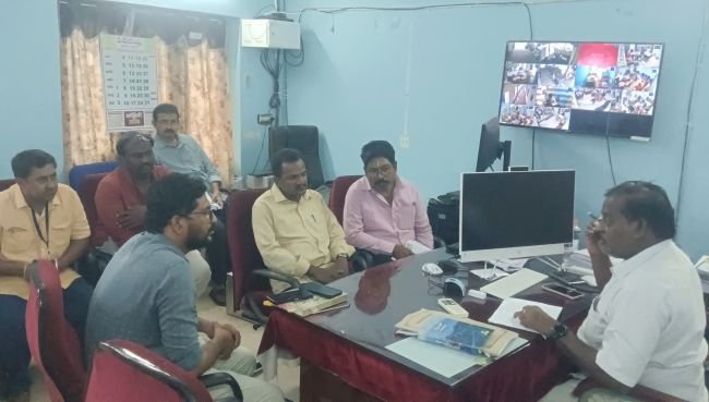 ఎన్నికల నిర్వహణపై రూట్, జోనల్ అధికారులతో సమావేశం