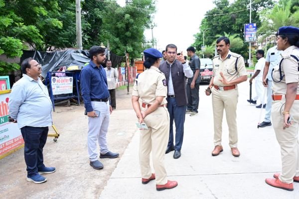 శ్రీకాళహస్తి ప్రాంతంలో ప్రశాంతంగా స్థానిక సంస్థలు ఎన్నికలు నామినేషన్లు తిరుపతి జిల్లా కలెక్టర్ వెంకటేశ్వర్
