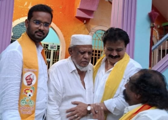 30వ వార్డు టిడిపి కౌన్సిలర్ అభ్యర్థి సమీర్ ఖాన్ ఇంటింటా ప్రచారం