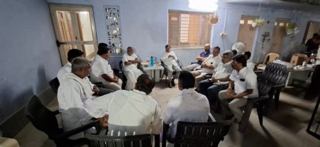 బషీరాబాద్ కాంగ్రెస్‌లో రాజకీయ కదలికలు.. ఎమ్మెల్సీ, చీఫ్ విప్ పట్నం మహేందర్ రెడ్డి, మాజీ మంత్రి నారాయణరావుతో భేటీ
