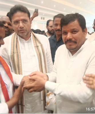 మంత్రి శ్రీధర్ బాబుకు ఘన స్వాగతం: శాలువాతో సత్కరించి దసరా శుభాకాంక్షలు తెలిపిన బావోజు సిద్దేశ్వర చారి!