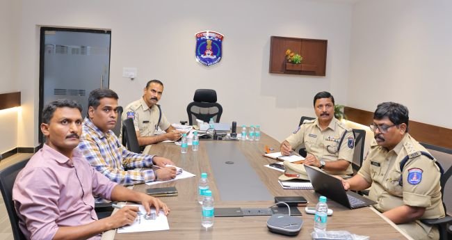 సీసీటీఎన్ఎస్ అప్‌డేషన్లు, నూతన క్రిమినల్ చట్టాల అమలుపై సీపీ సమీక్ష