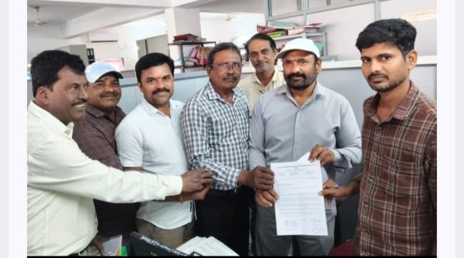 ప్రైవేటు స్కూల్ బస్సులకు గుదిబండగా టోల్ గేట్ 