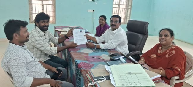 చిత్తశుద్ధితో ప్రజా సమస్యల పరిష్కారా నికి కృషి.   ఎంపీటీసీ ఇండిపెండెంట్ అభ్యర్థి జర్నలిస్టు   మర్రి రమేష్.