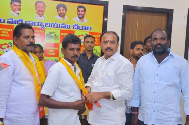 చీరాలలో టీడీపీకి భారీ బలం.. ఒకేసారి 150 కుటుంబాల చేరిక!