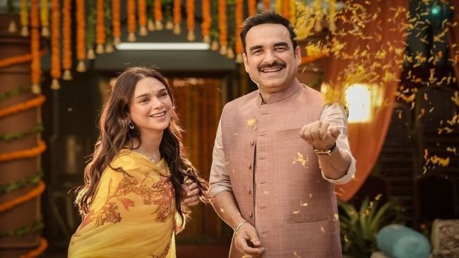 పంకజ్ త్రిపాఠి, అదితి రావ్ హైదరి క్రేజీ కాంబో.. థియేటర్లలో కాకుండా నేరుగా ఓటీటీలోకి ''పారవారిక మనోరంజన్'