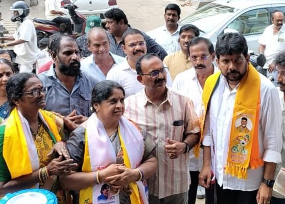 కూటమి అభ్యర్థులవిజయం కోరుతూ దేశం నేత నాయుడు ప్రచారం
