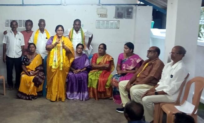 పట్టణ అభివృద్దికి సహకరించండి 22వ వార్డు టీడీపీ అభ్యర్ధి విజయలక్ష్మి