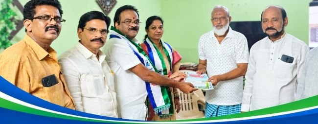 15వ వార్డులో వైసీపీ అభ్యర్థి  శ్యామలాదేవికి ముస్లిం పెద్దల మద్దతు..