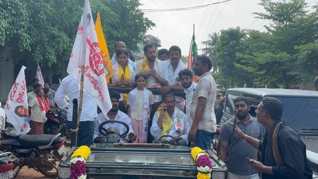 భారీ వాహన శ్రేణితో రత్నం అయ్యప్ప నామినేషన్ జడ్పీటీసీ అభ్యర్థులుగా అయ్యప్ప.. సతీమణి మహేశ్వరి దేవి