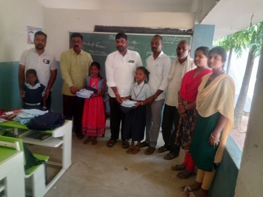 ఇందిరమ్మ లబ్ధిదారులు త్వరితగతిన ఇళ్ల నిర్మాణం పూర్తి చేయాలి:
