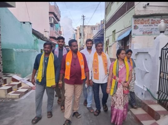 16వ వార్డులో అన్నపూర్ణ మూర్తి ప్రచారం జోరు