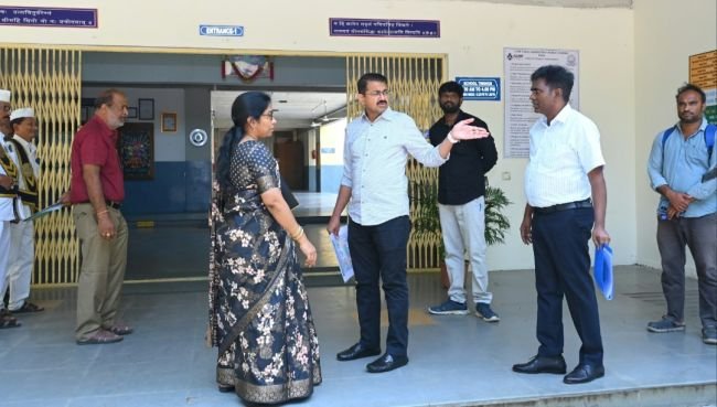 కౌంటింగ్ కేంద్రంలో ఏర్పాట్లు పరిశీలించిన కలెక్టర్ ఎస్. రాంసుందర్ రెడ్డి
