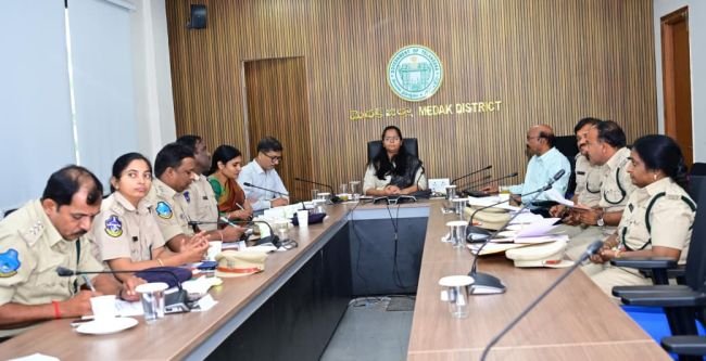 అటవీ విస్తీర్ణం పెంపుదల, కలప,జంతువుల స్మగ్లింగ్ అరికట్టడమే ధ్యేయం  ---జిల్లా కలెక్టర్ ప్రతిమా సింగ్