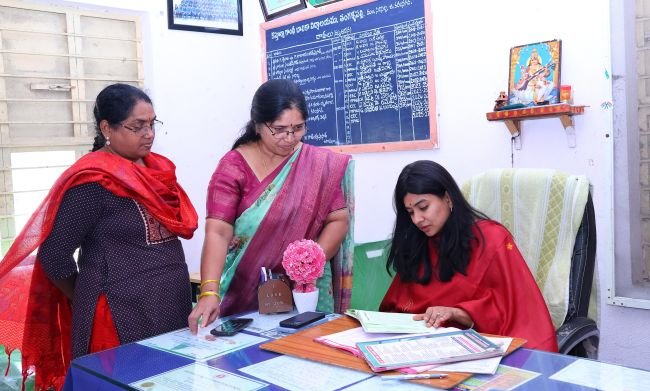 కేజీబీవీలో జిల్లా కలెక్టర్ ఆకస్మిక తనిఖీ..ఆవరణలో వసతుల పరిశీ