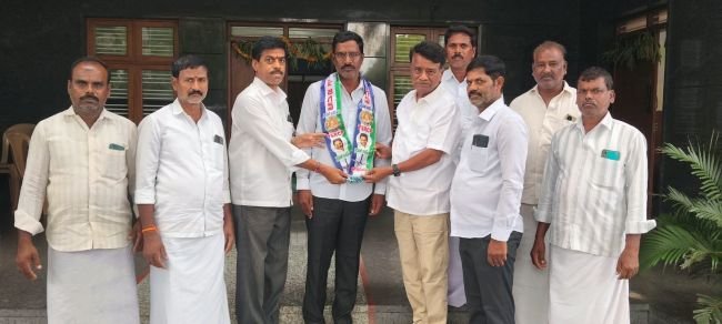 టీడీపీని వీడి వైసీపీలో చేరిన నాయకుడు రమేష్  సూపర్ సిక్స్ హామీల అమలులో వైఫల్యమే పార్టీ మార్పునకు కారణం: రమేష్