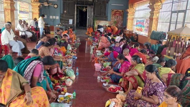 వేకనూరులో వైభవంగా సామూహిక కుంకుమ పూజ