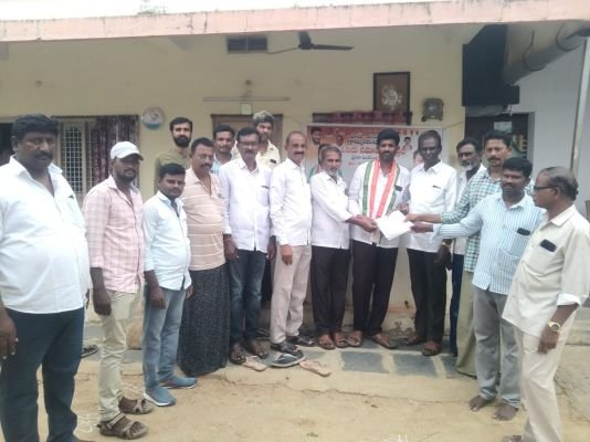 పట్టభద్రుల ఓటు నమోదుపై కాంగ్రెస్ దూకుడు  --ఏడు గ్రామాల్లో ఓటరు నమోదు కేంద్రాలు..  --అర్హులైన ప్రతి పట్టభద్రుడూ ఓటరుగా నమోదు కావాలి: శీలం చంద్రశేఖర్ రెడ్డి