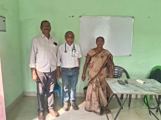 -పుణ్యపురంలో ఉచిత మెగా వైద్య శిబిరం..  --ప్రజలకు వైద్య సేవలు అందించిన సర్పంచ్ మరియమ్మ  --గ్రేస్ జనరల్ హాస్పిటల్ సహకారంతో నిర్వహణ.  --ఉచితంగా బీపీ, షుగర్, కంటి పరీక్షలు..  --అవసరమైన వారికి మందుల పంపిణీ