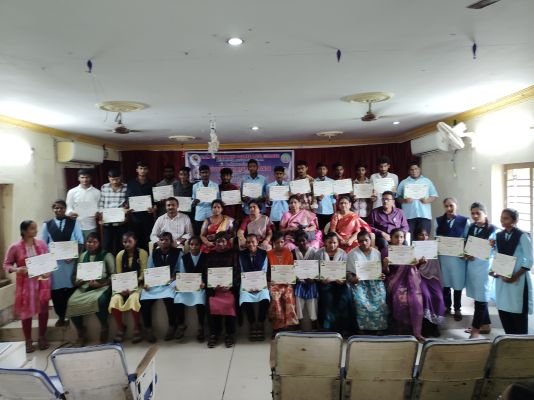 వృత్తి నైపుణ్యాలతో స్వయం ఉపాధికి బాటలు  – ప్రిన్సిపాల్ డాక్టర్ సుజాత