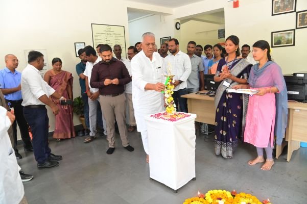 గ్రామీణ ప్రజలకు నాణ్యమైన నేత్ర వైద్య సేవలు  -కూచుకుళ్ల రామచంద్రారెడ్డి ఐ సెంటర్ 28వ వార్షికోత్సవ వేడుకల్లో ఎమ్మెల్సీ కూచుకుళ్ల దామోదర్ రెడ్డి, -మారుమూల ప్రాంతాల్లో నేత్ర వైద్య సేవలు అందించడం అభినందనీయం, జిల్లా కలెక్టర్ హేమంత కేశవ్ పాటిల్