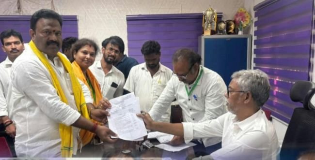 బి ఫారం కావాలంటే రాజాం వెళ్లాల్సిందే  .....తెలుగు తమ్ముళ్ళకి తప్పని వ్యయ ప్రయాసలు.…