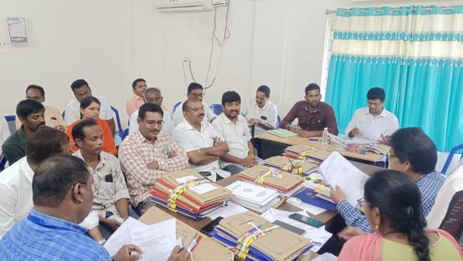ఊపిరి పీల్చుకున్న అభ్యర్థులు