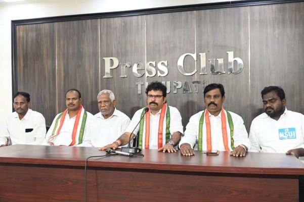 కాంగ్రెస్ ఒక్కటే రైతు సేవ చేస్తుంది. నగరపాలక ఎన్నికల్లో కార్పొరేటర్లు మేయర్ కి ఓటు వేసి గెలిపించండి 