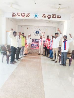 జనగణనలో బీసీ కులగణనకు ప్రత్యేక కాలమ్ చేర్చాలి  బీసీ, ఎస్సీ–ఎస్టీ, రైతు డిక్లరేషన్ హామీలను అమలు చేయాలి