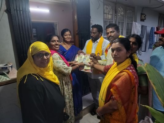 35వ డివిజన్‌లో బంగి నాగ విస్తృత ప్రచారం..   టీడీపీ అభ్యర్థికి కార్యకర్తలు, నాయకులు, అభిమానుల మద్దతు.. ఇంటింటా ప్రచారంతో ఎన్నికల హోరు..