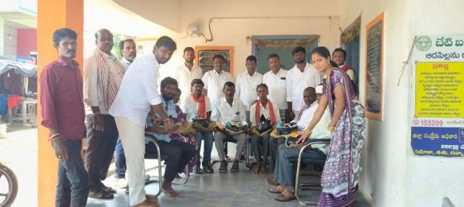 పారిశుద్ధ్య కార్మికుల సేవలు అభినందనీయం