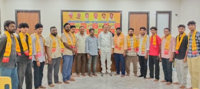 # చీరాలలో ఎమ్మెల్యే కొండయ్య సమక్షంలో టీడీపీలో చేరిన దేవాంగపురి యువకులు