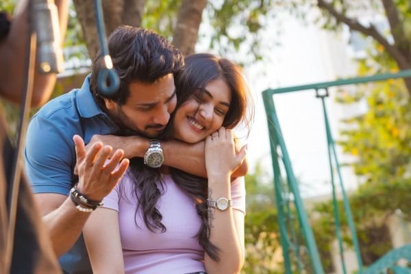 'ఫీల్ గుడ్' చిత్రం నుండి యూత్‌ఫుల్ మెలోడీ 'మమ్మా మియా' పాట విడుదల