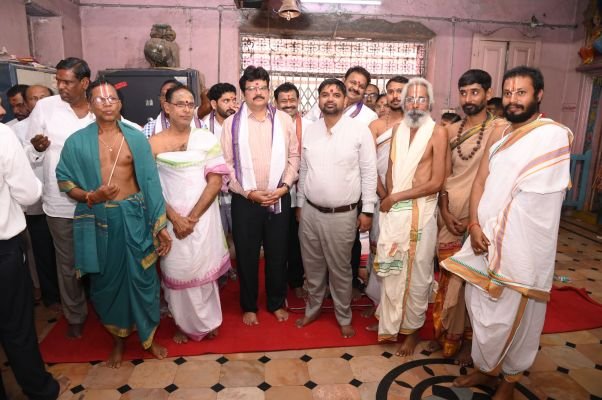 భక్తులకు మెరుగైన సౌకర్యాలు కల్పించాలి - రాష్ట్ర దేవాదాయ శాఖ కమిషనర్ హనుమంతరావు