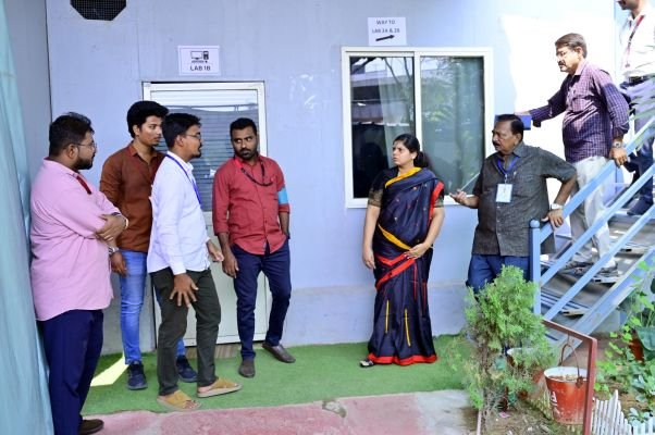పరీక్షా కేంద్రాన్ని తనిఖీ చేసిన కలెక్టర్ - నిబంధనల అమలుపై నిశిత పరిశీలన 