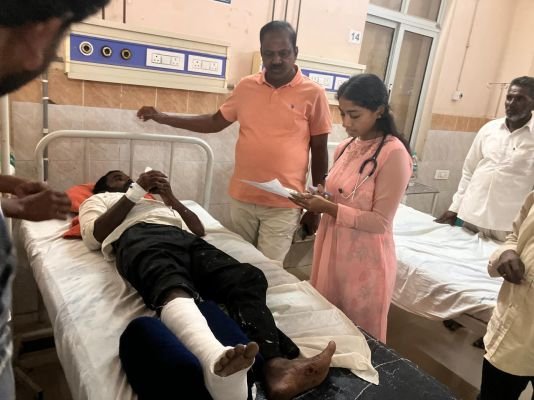 *బాధితులను పరామర్శించిన మాజీ ఎమ్మెల్యే*