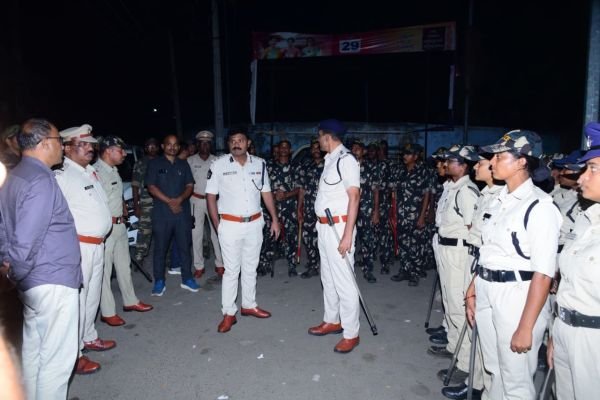 పట్టణంలో ముమ్మరంగా రాత్రి పహారా, ఆకస్మిక తనిఖీలు 