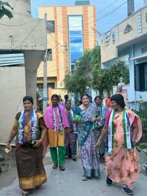 వైసీపీ నాయకురాలు చిల్లూరు మంజూషా ప్రచారం 