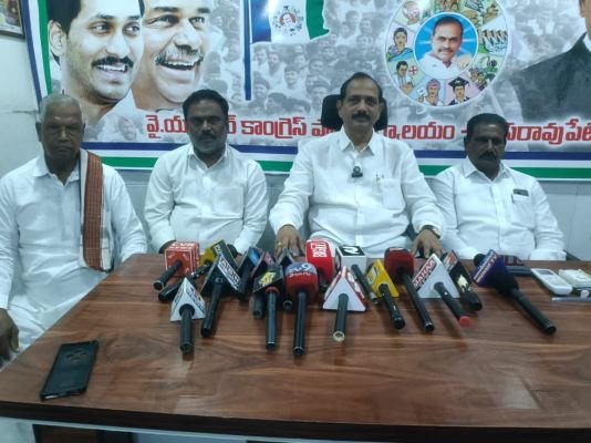 నామినేషన్లను అడ్డుకోవడం ప్రజాస్వామ్యా  నికి విరుద్ధం    గోపిరెడ్డి శ్రీనివాసరెడ్డి 