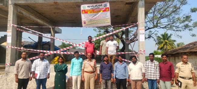 9  వార్డులో అక్రమ నిర్మాణాన్ని సీజ్ చేసిన అధికారులు  జిల్లా కలెక్టర్ ఆదేశాల మేరకు