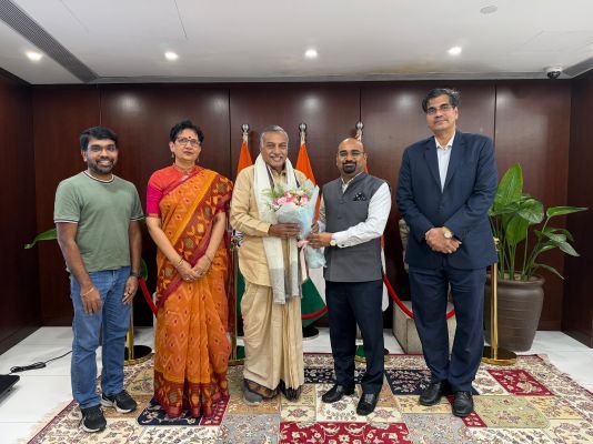 హిందీ భాషా వ్యాప్తికి ప్రవాస భారతీయులు కృషి చేయాలి: ఆచార్య యార్లగడ్డ లక్ష్మీప్రసాద్
