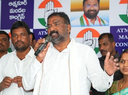 గ్రామాల వారీగా అభివృద్ధి పై సమీక్ష నిర్వహించిన మంత్రి