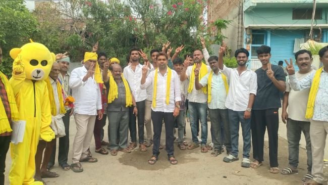 10 వార్డు టిడిపి  కౌన్సిలర్ అభ్యర్థి షేక్ షరీఫున్ ఇంటింటా ప్రచారం